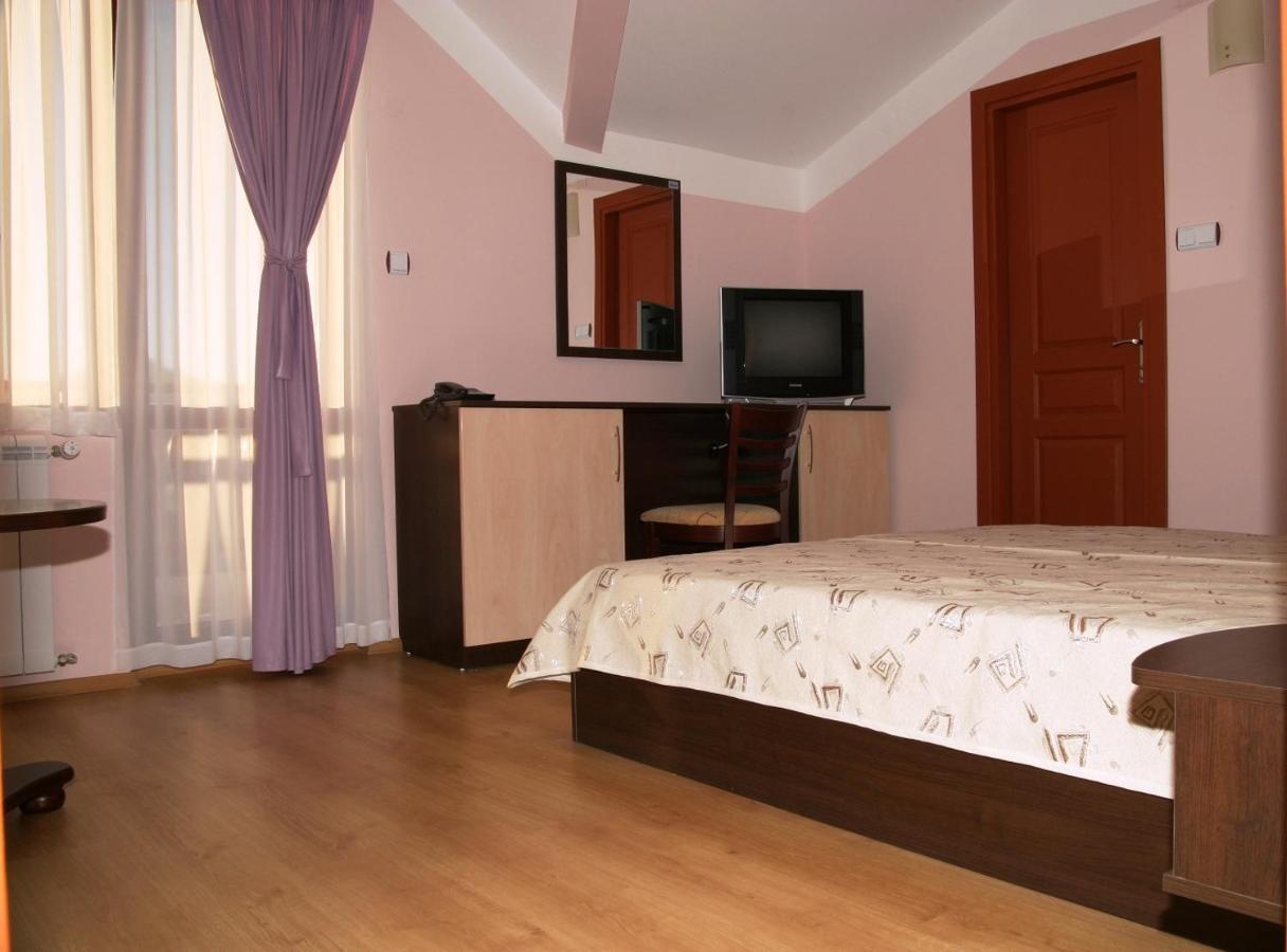 Boryka Family Hotel Asikoria Exterior photo